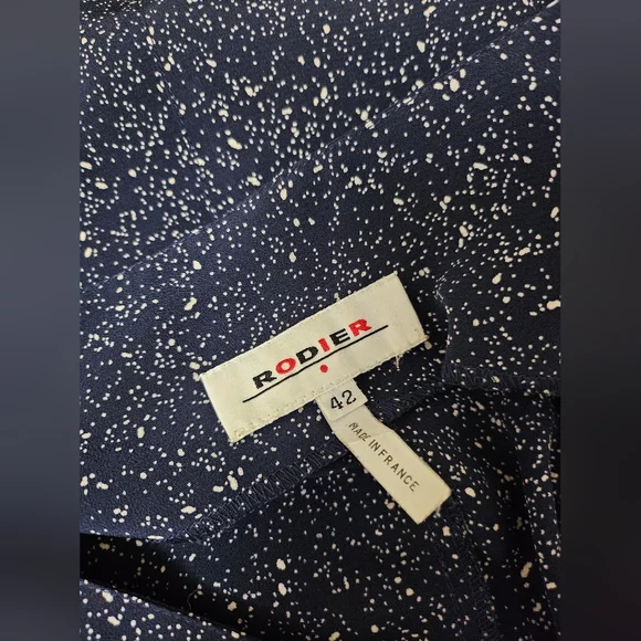 Rodier Blouse Button Up Navy Blue V-Neck Side Slits Sz L France - Picture 8 of 10